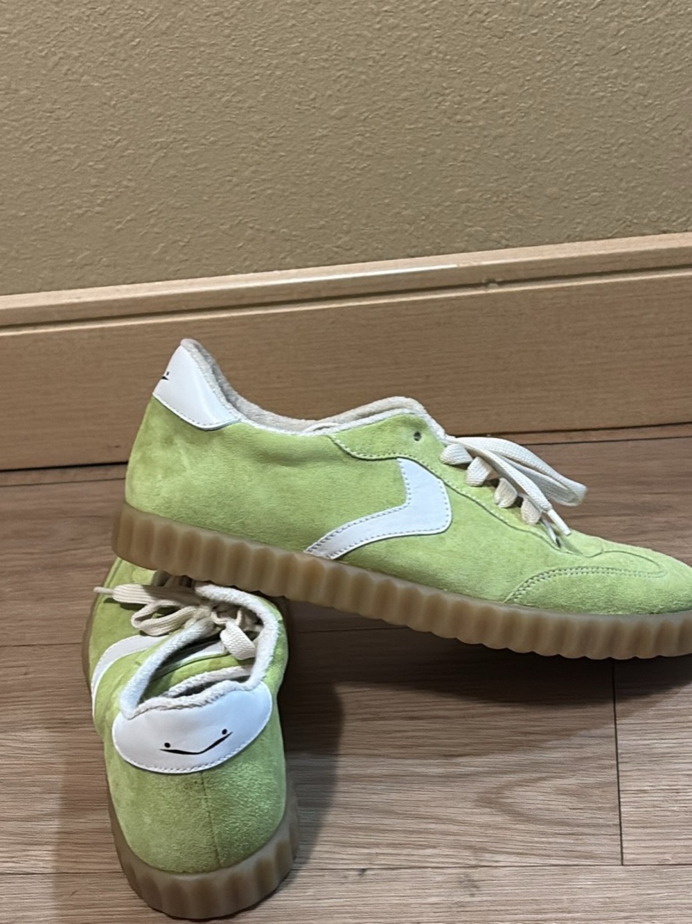 Voile Blanche Women's INES sneakers in a lime-white - Picture 4 of 9